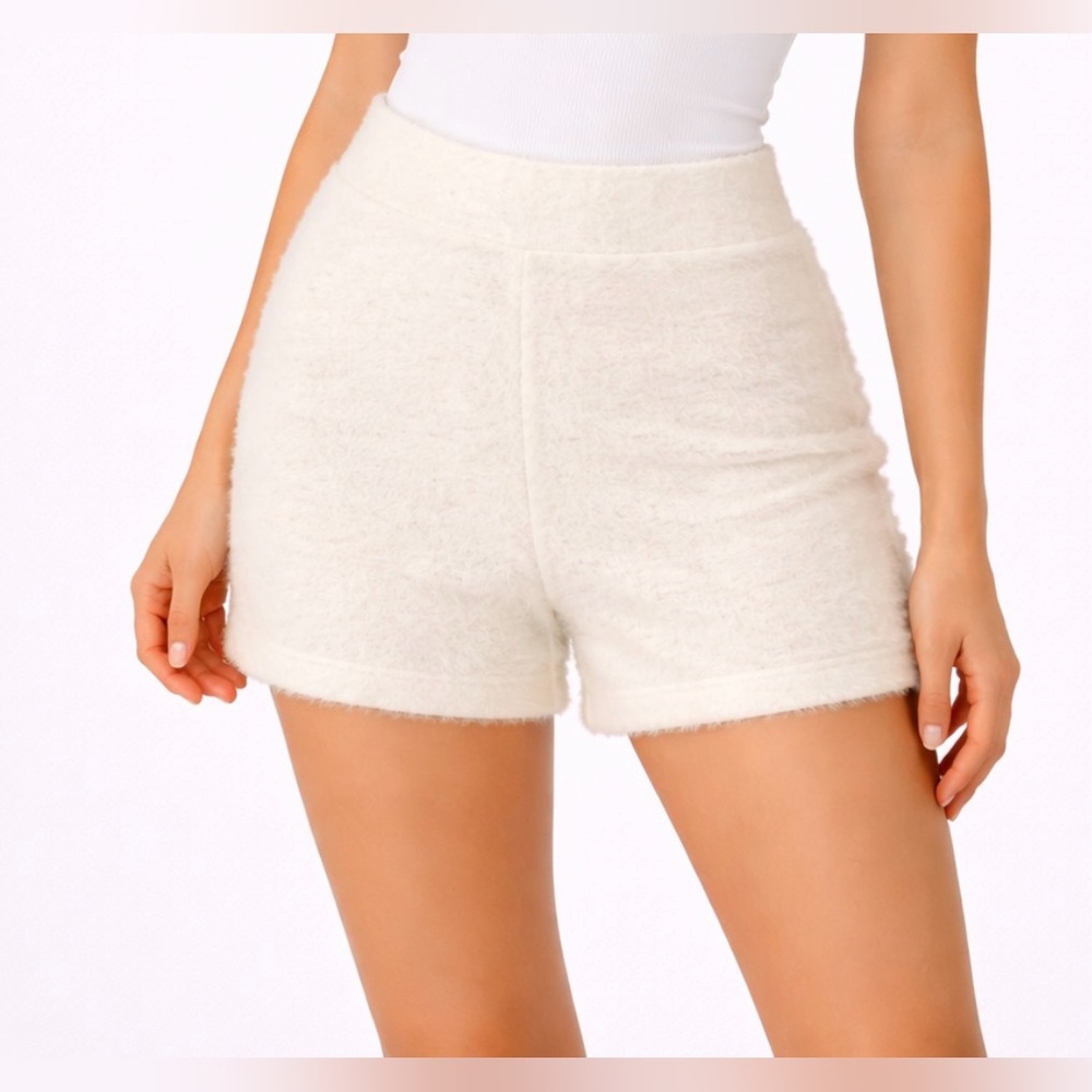 Windsor women’s Size S Ivory Fuzzy Shorts | | New Without Tags (A342)✨